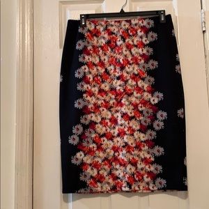 Women floral print skirt.